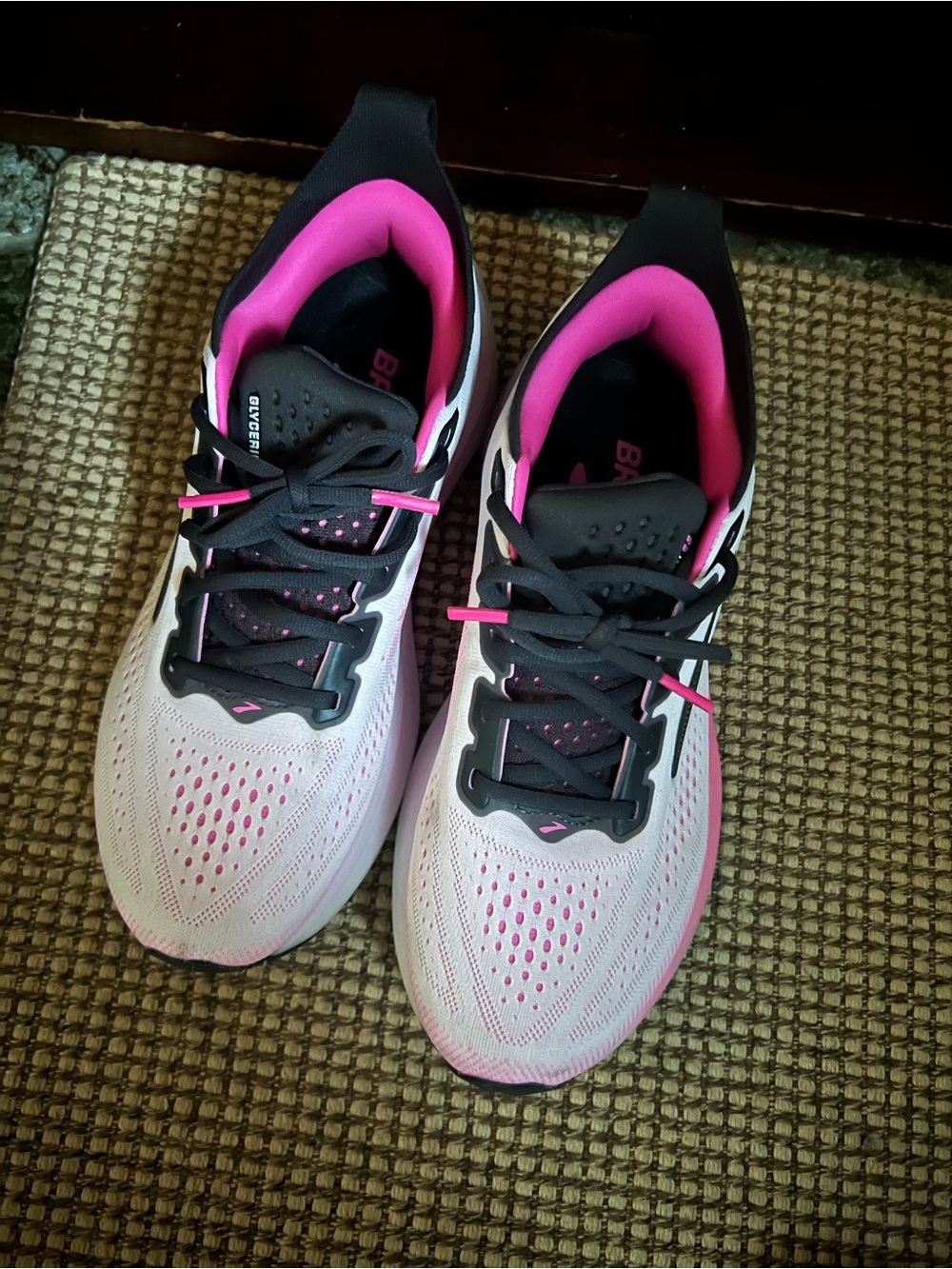 Brooks glycerin 24 Women's Pink and Black Performance Sneakers